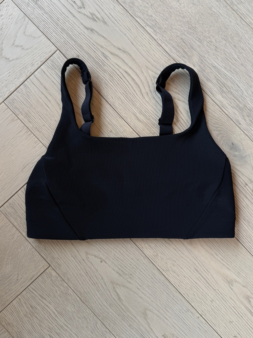 🍋 Lululemon Ribbed Train Bra
Medium Support, C/D Cups like new condition size 6